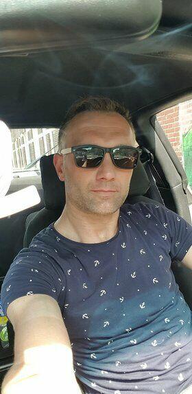 Miły przystojny poznam panią w celu miłych spotkań towarzysk