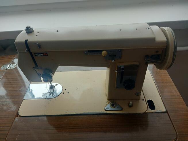 Maszyna do szycia PREDOM w szafce