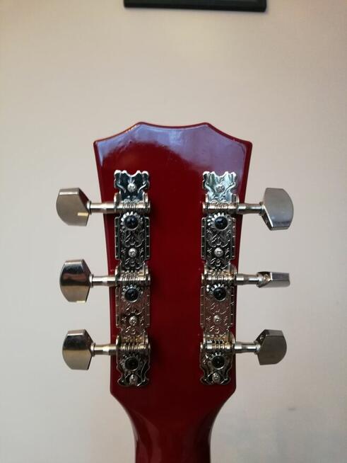 Sprzedam nowiutką gitarę akustyczną.
