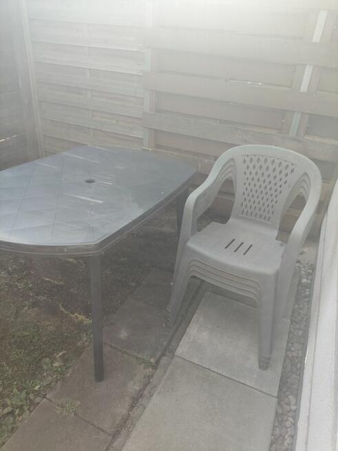 Oddam póldarmo używane 4 krzesła ogrodowe i stół