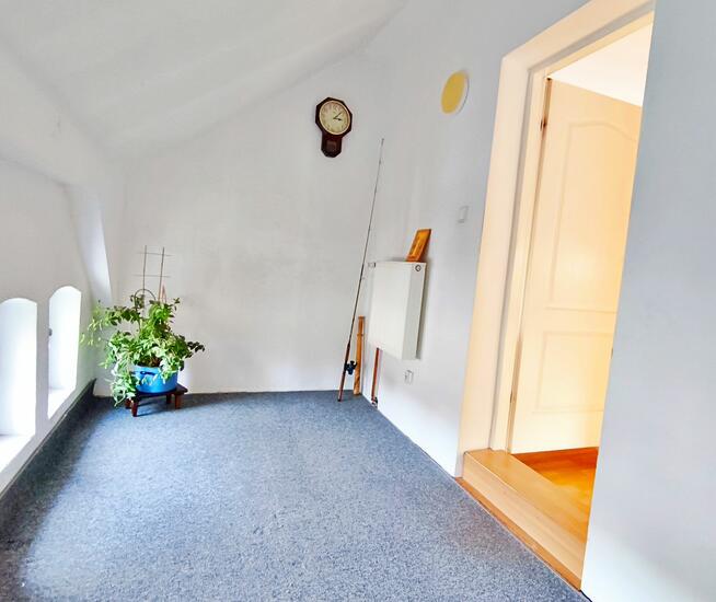 w kamienicy w centrum Olsztynka