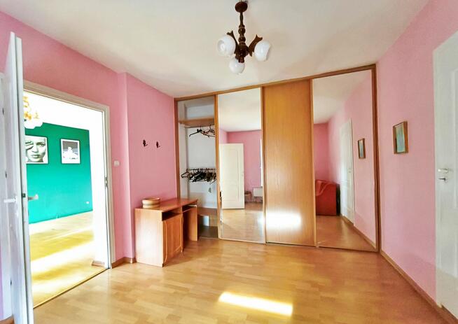 w kamienicy w centrum Olsztynka