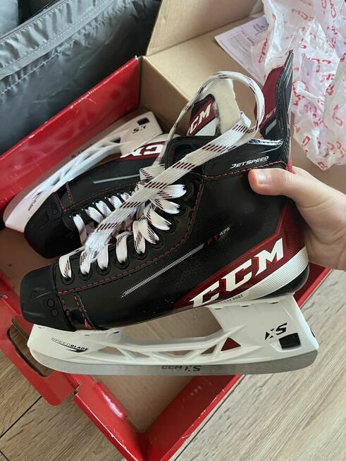 Łyżwy hockejowe