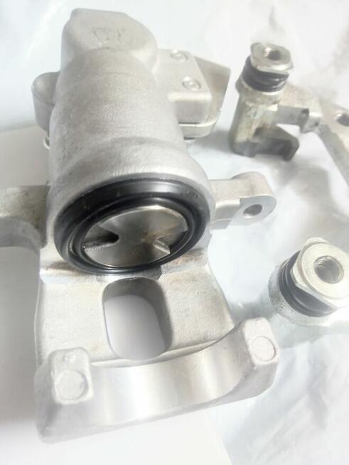 ZACISK HAMUL OWY TYŁ CFMOTO CF MOTO PRAWY LEWY