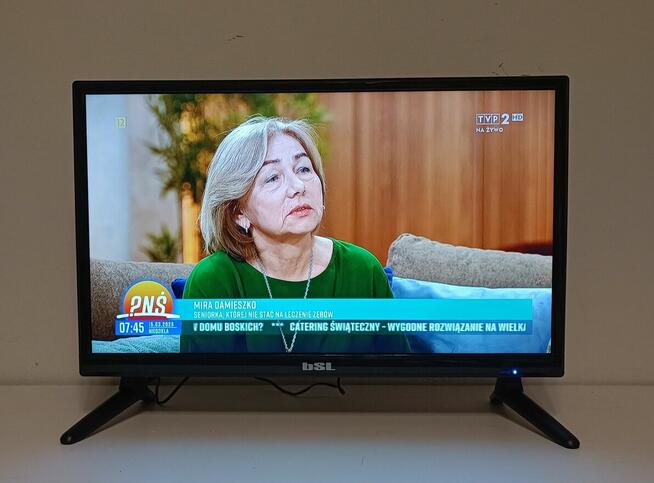 22 Cali Telewizor LED Full HD DVB-T2 HEVC + Hdmi + Upominek