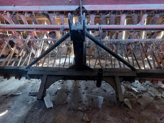 Siewnik zbożowy 30-lejkowy na TUZ ok. 3 m – sprawny, garażow