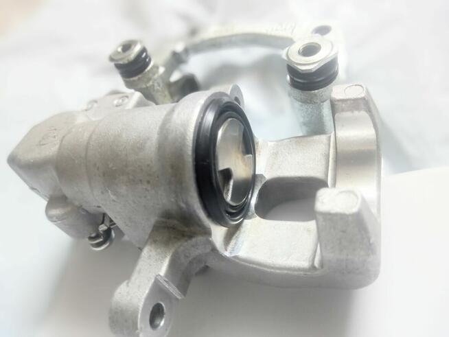 ZACISK HAMUL OWY TYŁ CFMOTO CF MOTO PRAWY LEWY