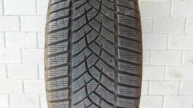 Opona GOODYEAR 235X40X18