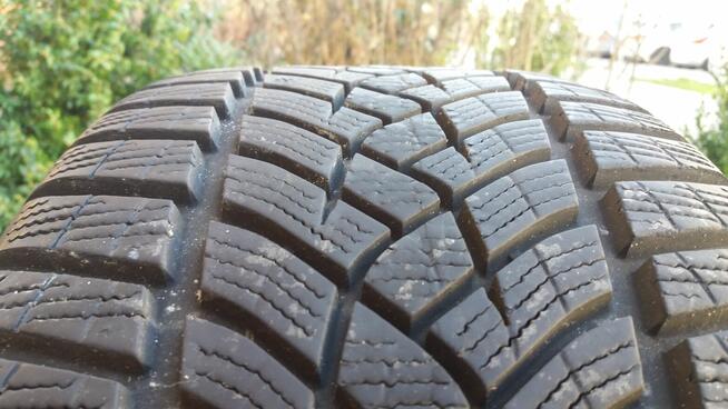 Opona GOODYEAR 235X40X18