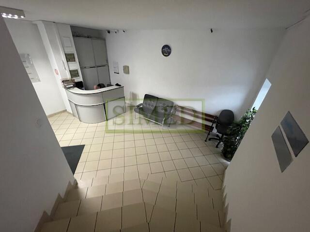 Biurowiec,przy stacji metra,dostęp 24h , ochrona