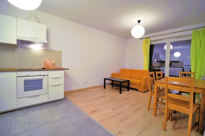 Z garażem i balkonem 2 pokojowe bezpieczne osiedle