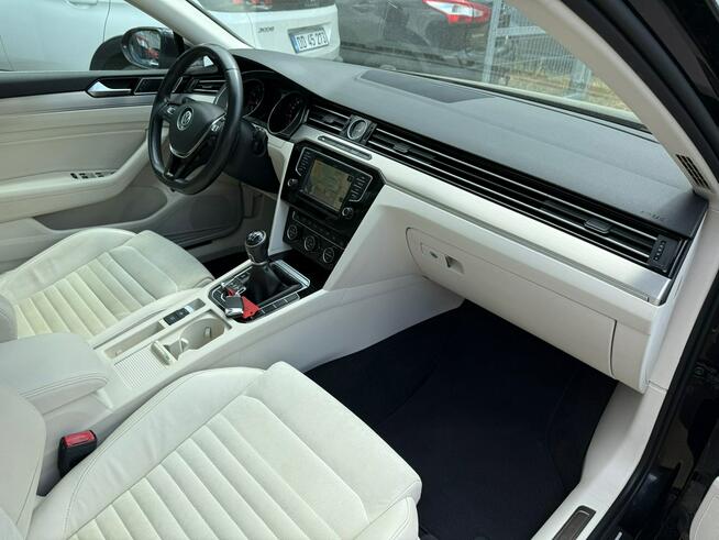 Volkswagen Passat 150KM Highline Navi Panorama PDC Alcantara Niski Przebieg Opłacony!