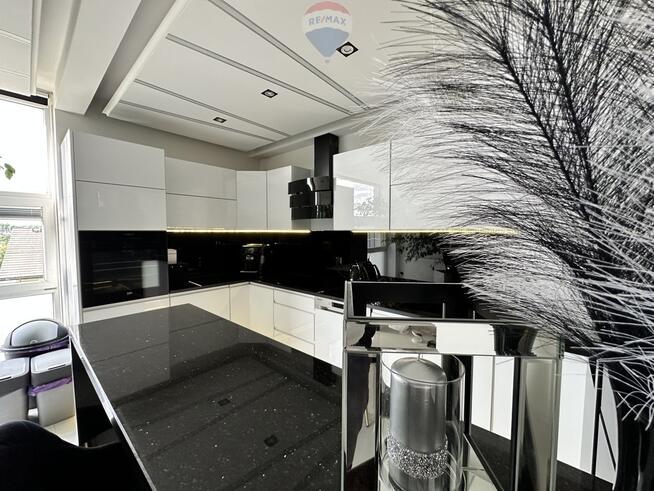 Duże mieszkanie z garażem i parkingiem