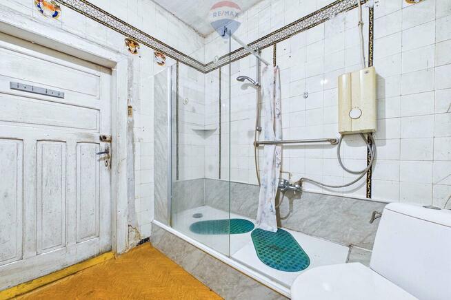 Dom z dużą działką i budynkami gospodarczymi