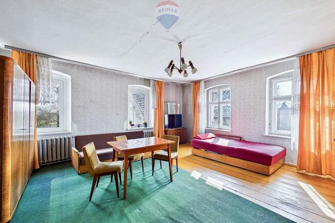 Dom z dużą działką i budynkami gospodarczymi