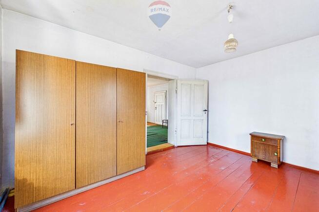 Dom z dużą działką i budynkami gospodarczymi