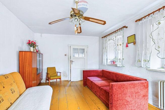 Dom z dużą działką i budynkami gospodarczymi