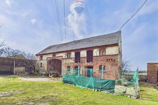 Dom z dużą działką i budynkami gospodarczymi