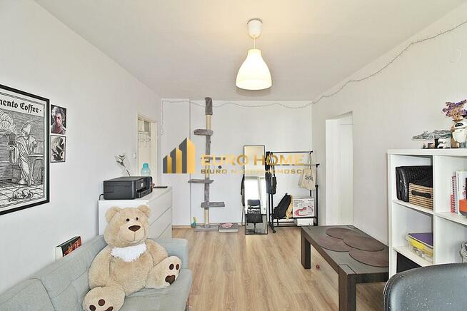 BLISKO RONDA WIATRACZNA W NISKIM BUDYNKU CICHE