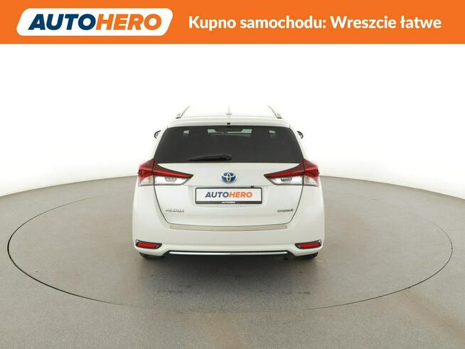 Toyota Auris HEV klima auto grzane fotele kamera cofania asystenci
