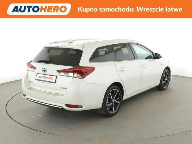 Toyota Auris HEV klima auto grzane fotele kamera cofania asystenci