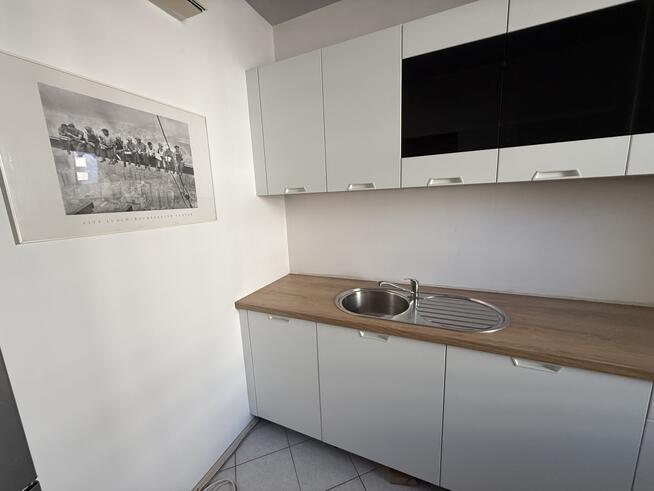 Śliczna duża kawalerka metro basen siłownia