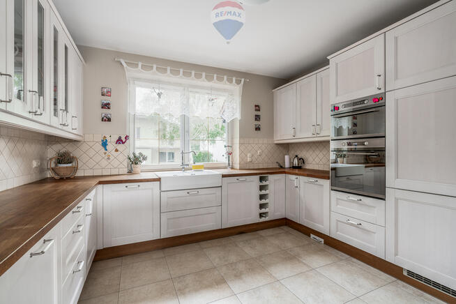 FUNKCJONALNY DOM WYSOKI STANDARD LAS SMOCHOWICE