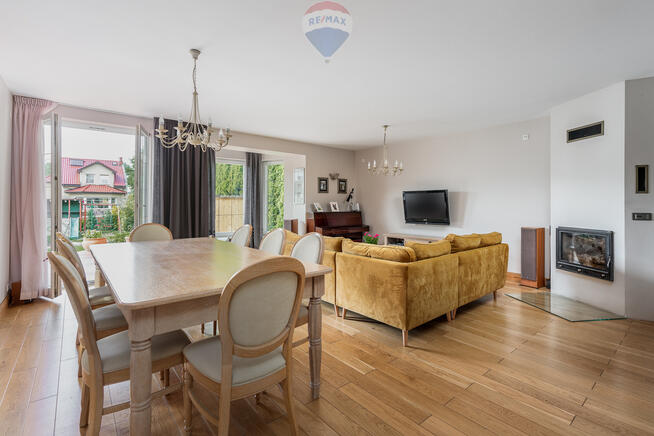 FUNKCJONALNY DOM WYSOKI STANDARD LAS SMOCHOWICE