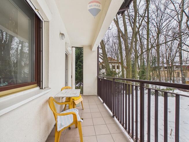 2 pokoje, duże okna, ogródek, garaż, piwnica