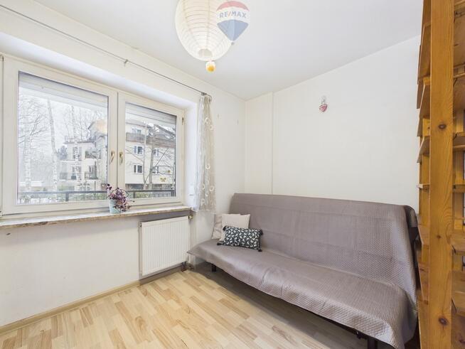 2 pokoje, duże okna, ogródek, garaż, piwnica