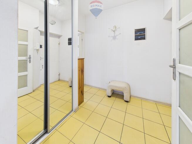 2 pokoje, duże okna, ogródek, garaż, piwnica