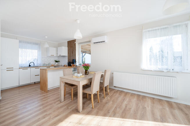 Dom z widokiem na las.