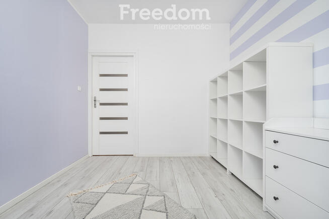 Dom z widokiem na las.