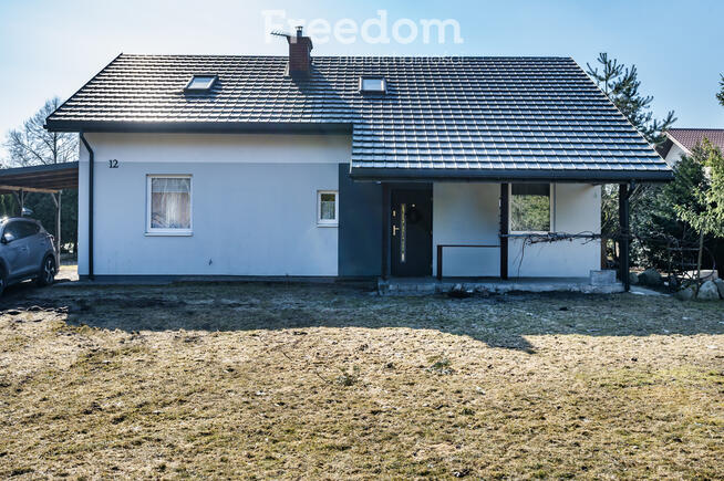 Dom z widokiem na las.