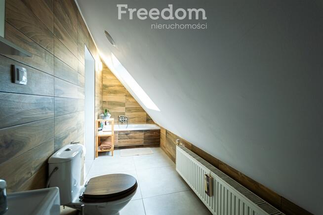 Dom z budynkiem gospodarczym w Białej