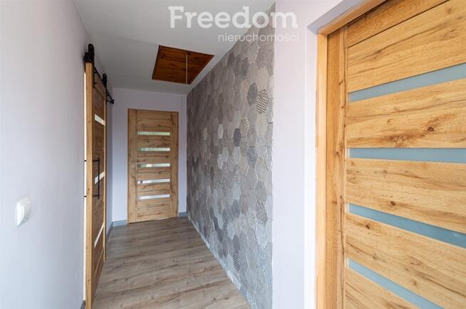 Dom z budynkiem gospodarczym w Białej