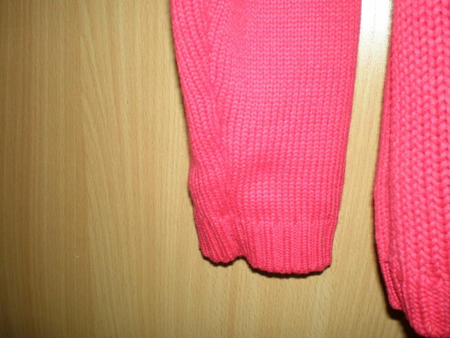 Sprzedam używany sweter damski w kolorze czerwonym