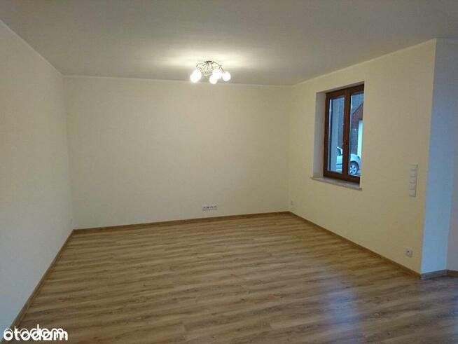 Wolnostojący dom z garażem i ogrodem