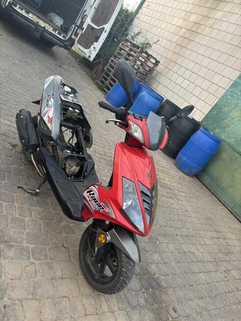 Skuter 50 2t w całości