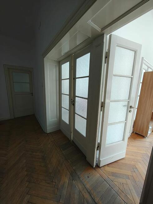 3 pokoje z ogrzewaniem, balkonem w Śródmieściu