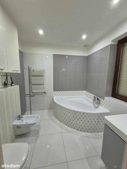 Wolnostojący dom z garażem i ogrodem