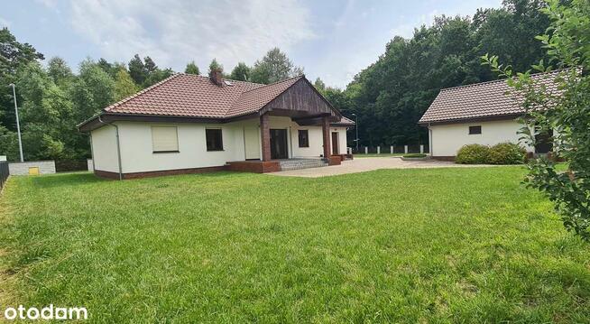 Wolnostojący dom z garażem i ogrodem