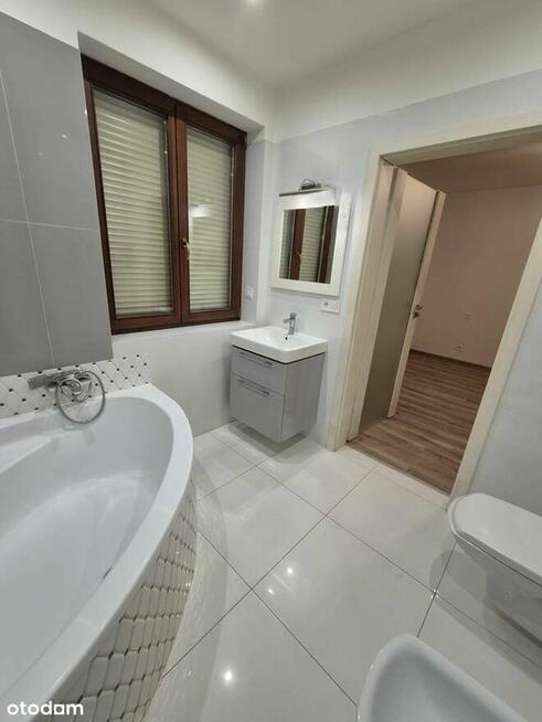 Wolnostojący dom z garażem i ogrodem