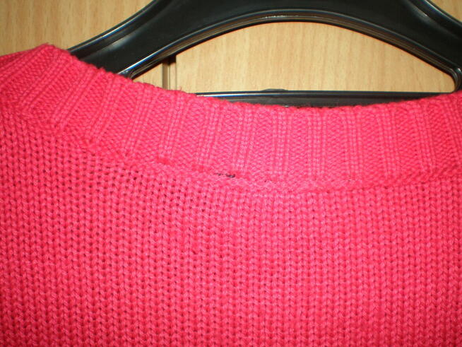 Sprzedam używany sweter damski w kolorze czerwonym