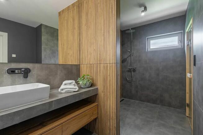 Wynajem villa wolnostojąca z basenem na polu golfowym 200m2