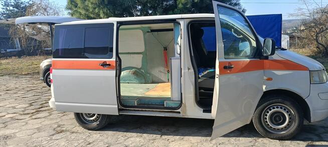 Volkswagen T5 transporter