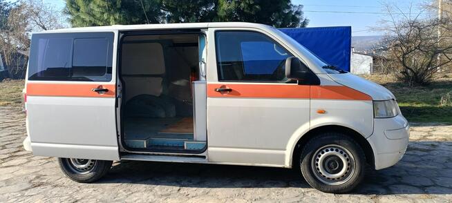 Volkswagen T5 transporter