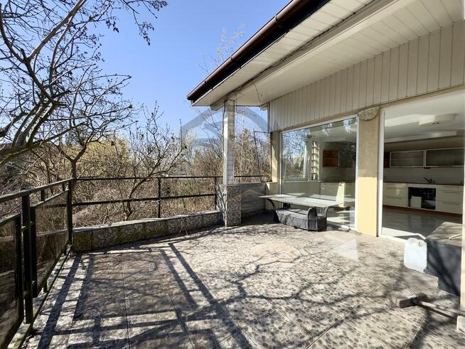 Dom i Taras jest tu też garaż