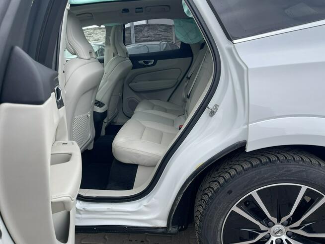 Volvo XC 60 Ultimate Bright Diesel mHEV B5 AWD Skóra Panorama Pamięć 250KM