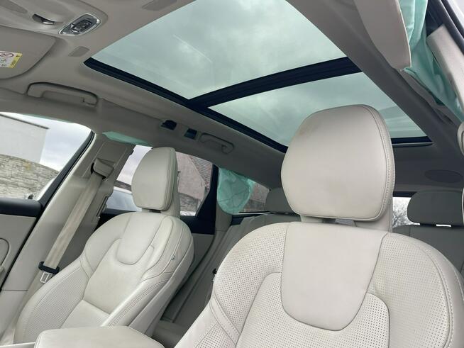 Volvo XC 60 Ultimate Bright Diesel mHEV B5 AWD Skóra Panorama Pamięć 250KM